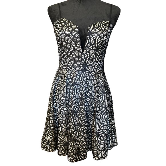 Papaya Dresses & Skirts - 💖Papaya Black & White Lace Floral Fit & Flare Dress M